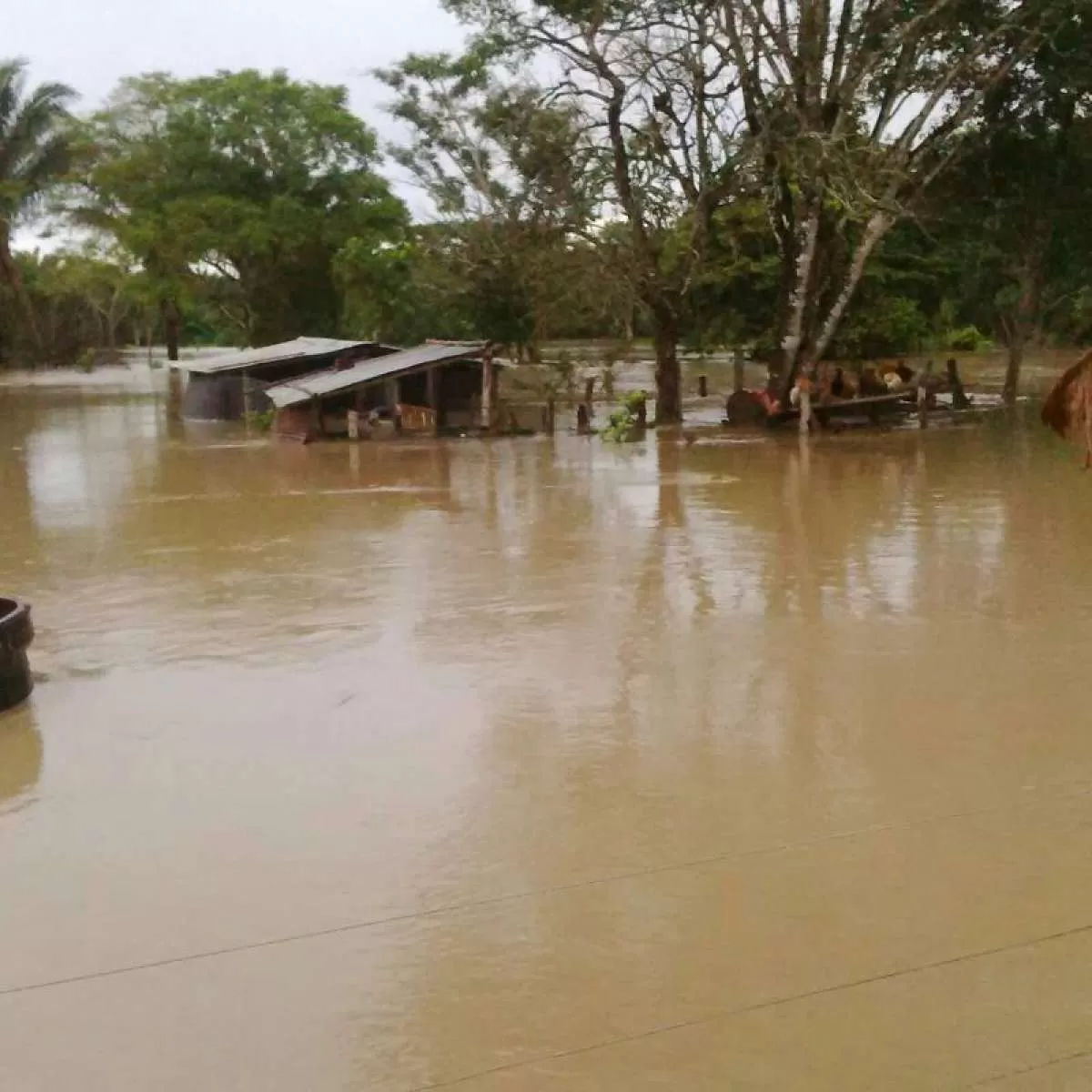 Centenares de familias fueron afectadas por las inundaciones.